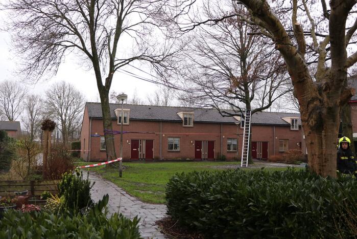 Woningen ontruimd nadat bomen dreigen om te waaien