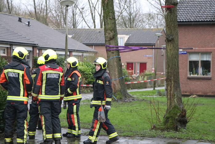 Woningen ontruimd nadat bomen dreigen om te waaien