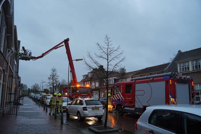 Brandweer ingezet voor stormschade aan kerk