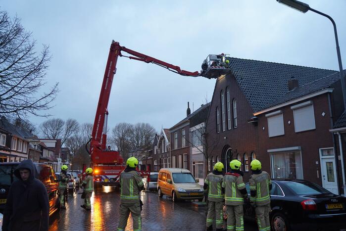 Brandweer ingezet voor stormschade aan kerk