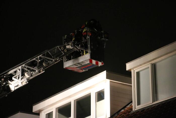 Dakbedekking van dakkapel waait los