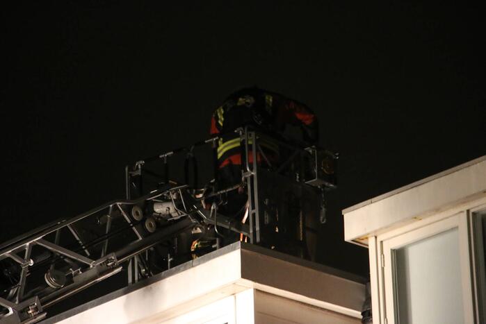 Dakbedekking van dakkapel waait los