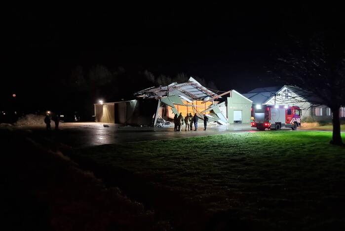 Deel van schuur weggewaaid door windhoos