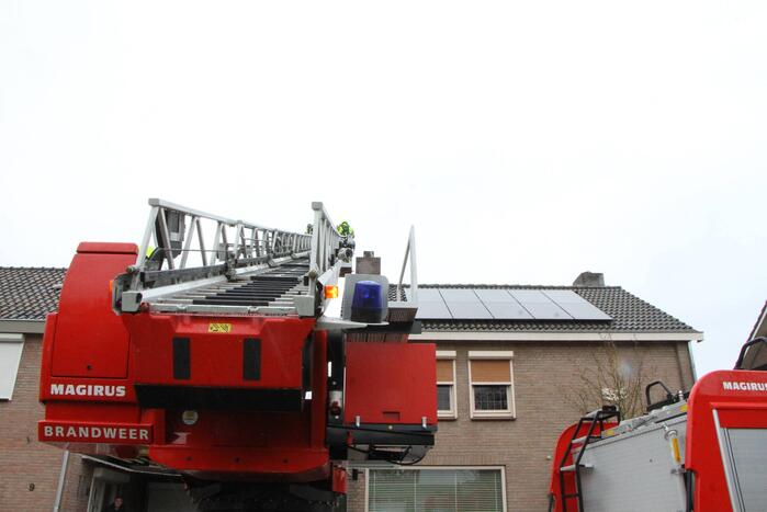 Brand in schoorsteen van woning