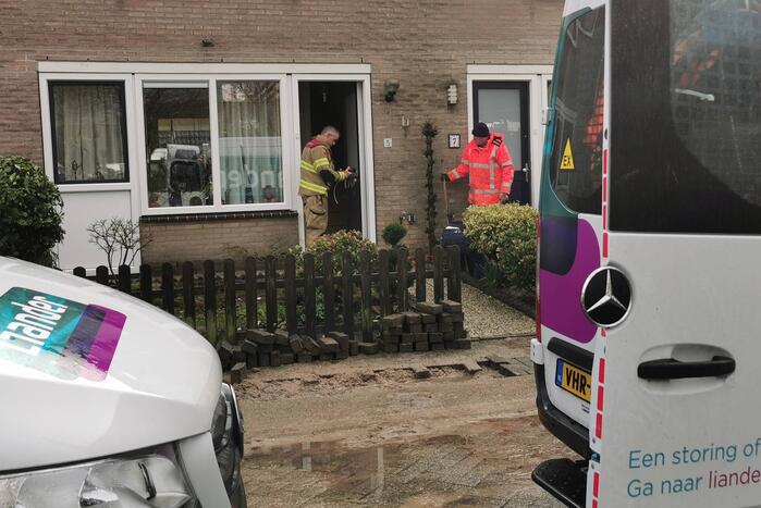 Brandweer verricht metingen na melding gaslek