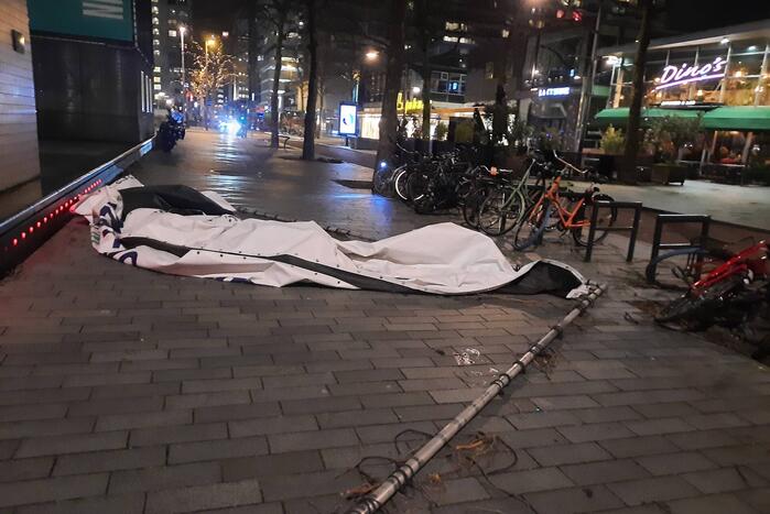 Spandoeken losgekomen van afzuiginstallatie