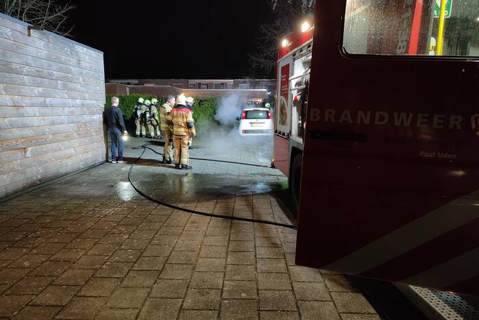 Rookontwikkeling vanwege brand in personenauto