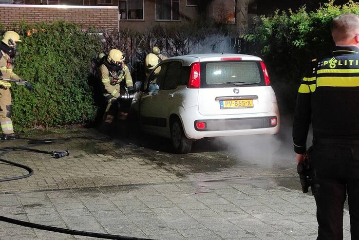 Rookontwikkeling vanwege brand in personenauto