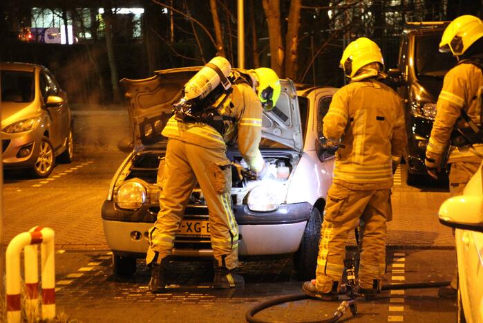 Brandweer verricht controle na brand in voertuig