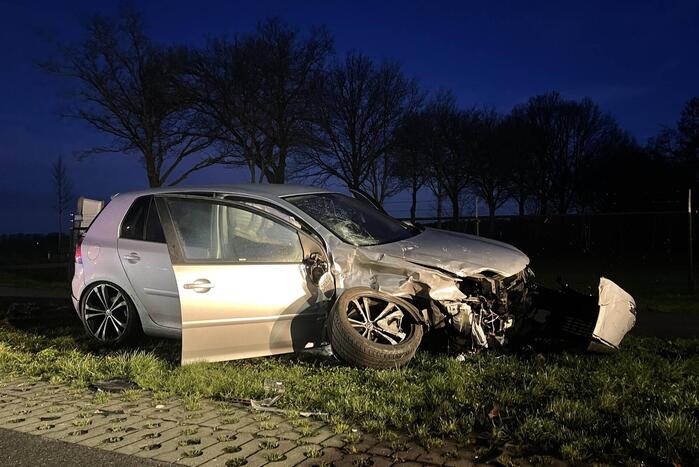Automobiliste gewond bij botsing met bestelbus