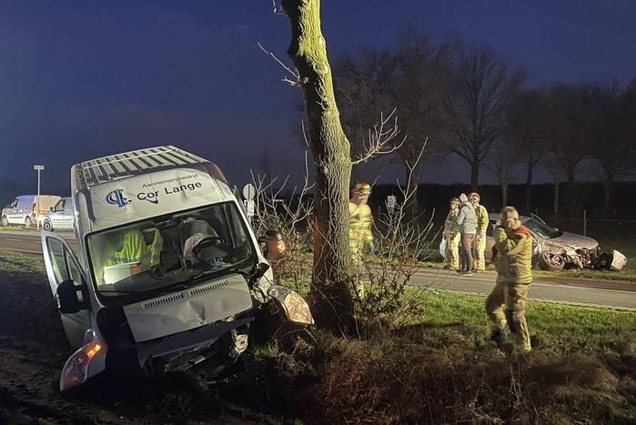 Automobiliste gewond bij botsing met bestelbus