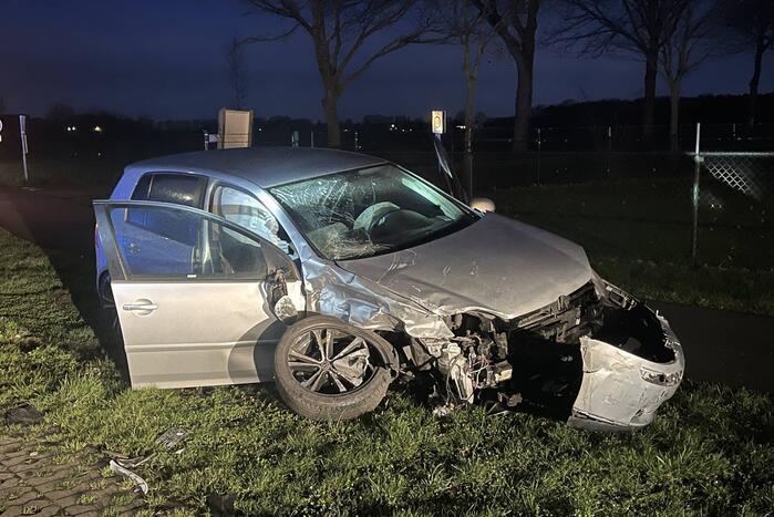 Automobiliste gewond bij botsing met bestelbus