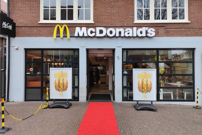 Opnames snackinfluencer Eke Bosman van McDonalds palindroomburger 22022022