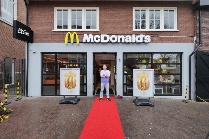 Opnames snackinfluencer Eke Bosman van McDonalds palindroomburger 22022022