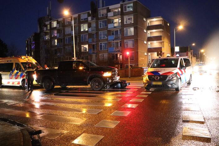 Scooter belandt onder pick-up na ongeval