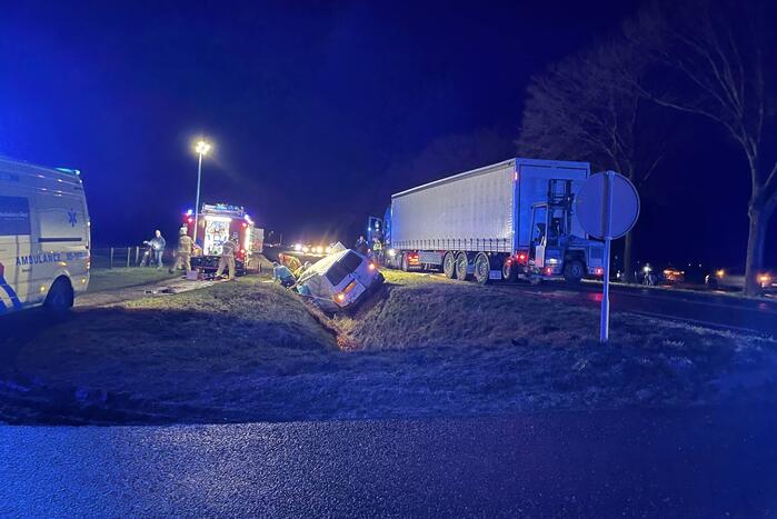 Ernstig ongeval tussen vrachtwagen en bestelbus