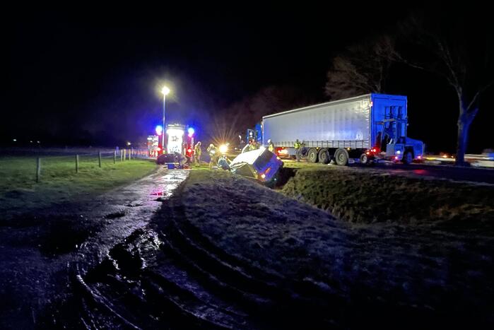 Ernstig ongeval tussen vrachtwagen en bestelbus