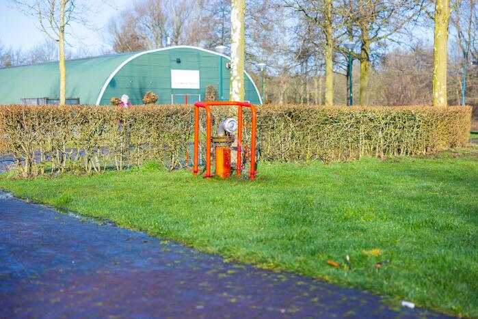 Velden Sportcomplex Buiningpark onder water door lekkende brandkraan