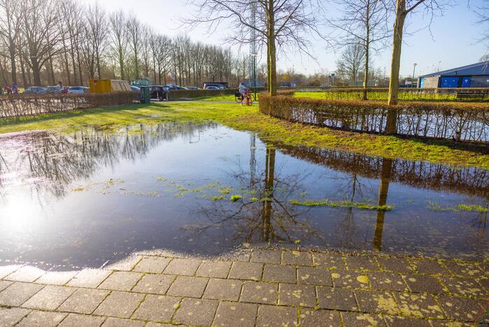 Velden Sportcomplex Buiningpark onder water door lekkende brandkraan