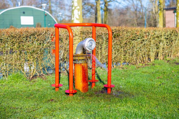 Velden Sportcomplex Buiningpark onder water door lekkende brandkraan