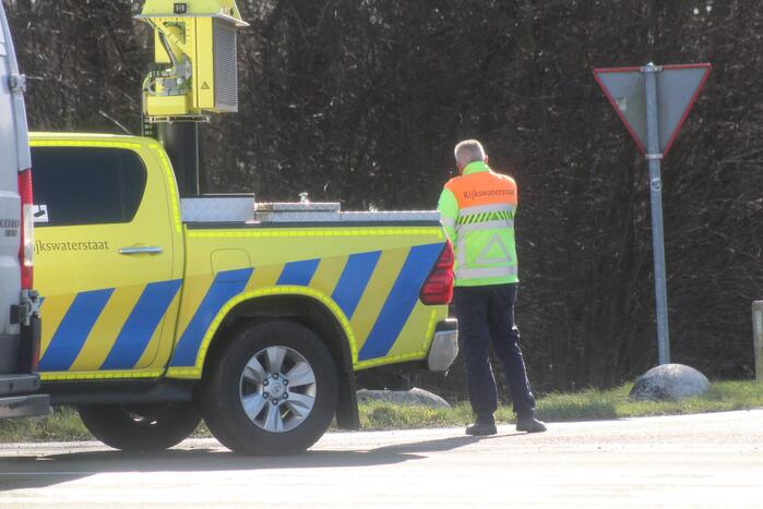 Velsertunnel dicht door botsing met vier voertuigen