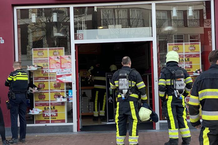 Brandweer controleert winkel na brandmelding