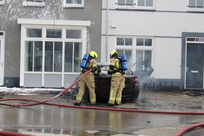 Woning beschadigd door autobrand
