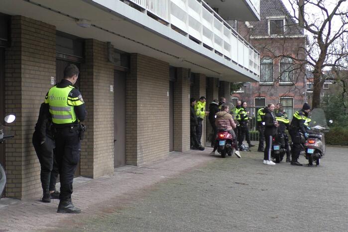 Politie houdt voertuigencontrole op pakeerplaats