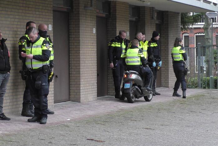 Politie houdt voertuigencontrole op pakeerplaats