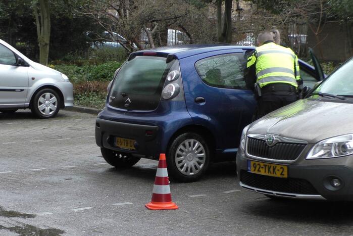 Politie houdt voertuigencontrole op pakeerplaats