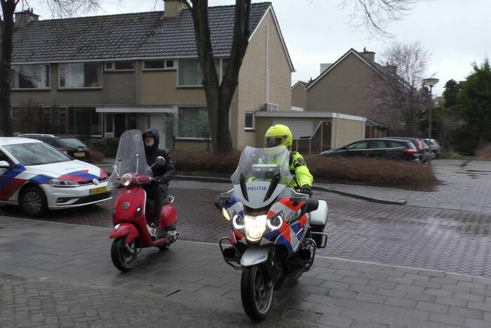Politie houdt voertuigencontrole op pakeerplaats