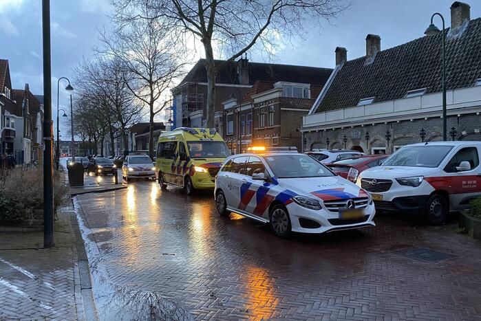 Bestuurder verliest macht over voertuig en botst tegen gebouw