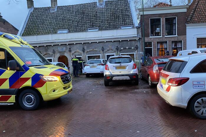 Bestuurder verliest macht over voertuig en botst tegen gebouw