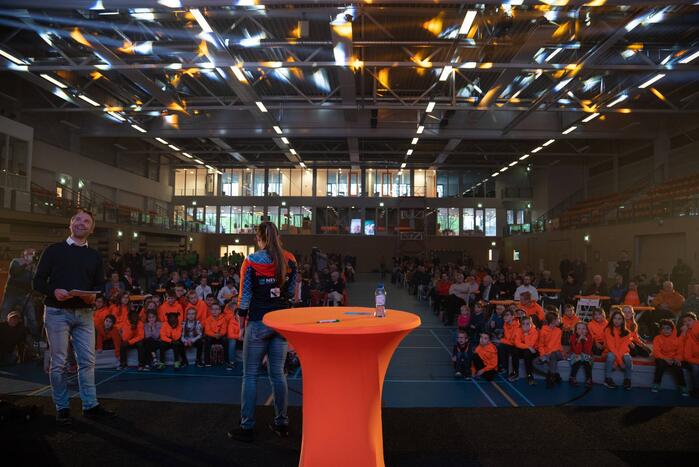 Skeletonster Kimberley Bos gehuldigd door burgemeester