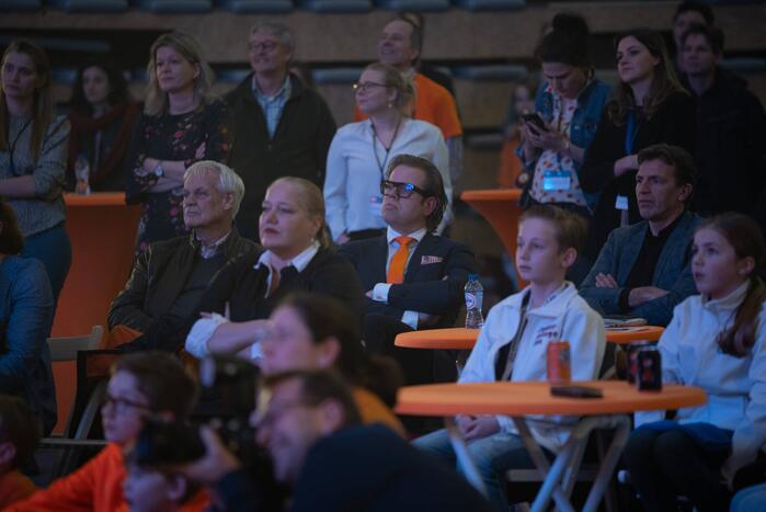 Skeletonster Kimberley Bos gehuldigd door burgemeester