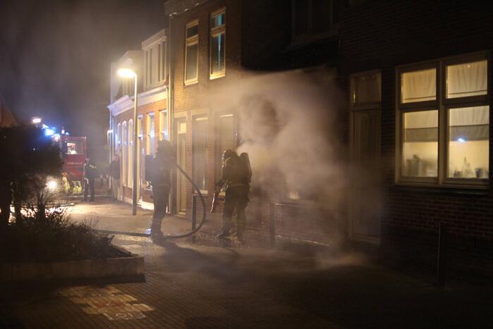 Veel rook bij brand in woning