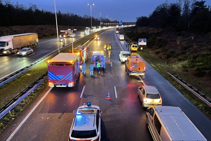 Snelweg afgesloten door ernstig verkeersongeval