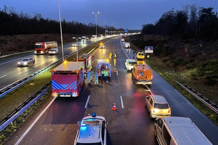 Snelweg afgesloten door ernstig verkeersongeval