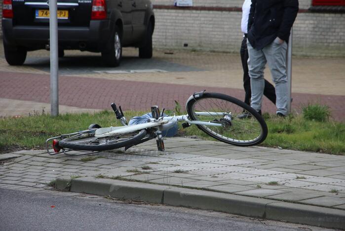 Automobilist schept overstekende fietser