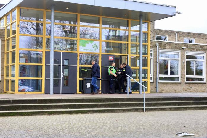 Veel politie bij school na verdachte situatie