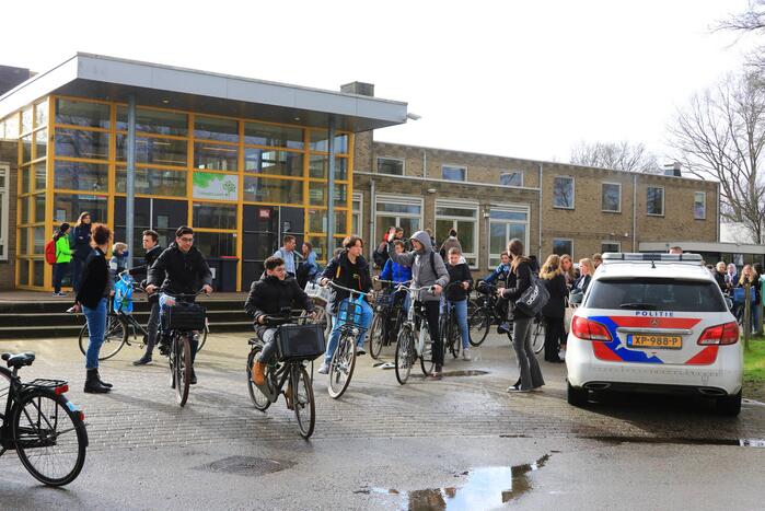 Veel politie bij school na verdachte situatie