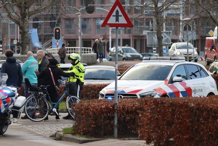 Scooterrijdster gewond bij botsing met auto