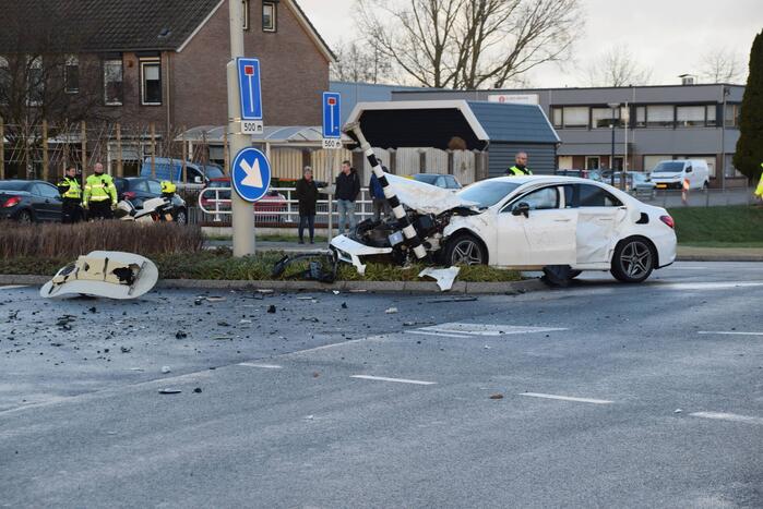 Enorme ravage na botsing met aanhangwagen