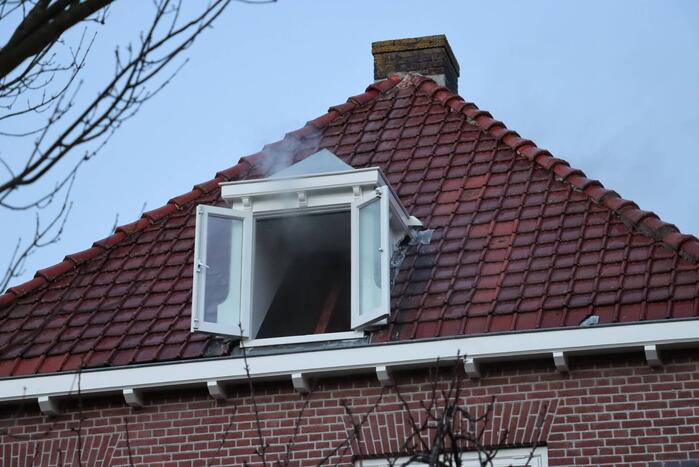 Veel rook bij brand op zolder