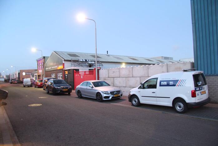 Hulpdiensten rukken uit voor brand in bedrijf