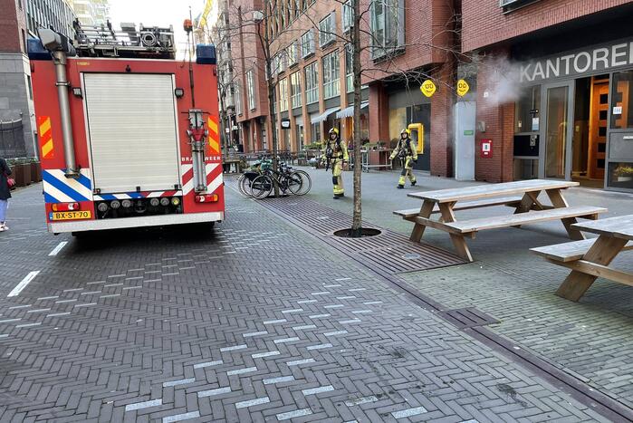 Rookontwikkeling bij brand in kantoorpand