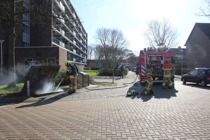 Veel rook bij brand in ondergrondse container