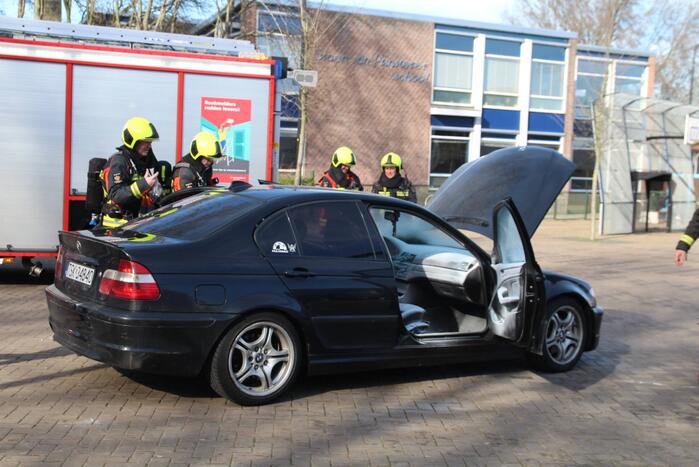 Omstanders voorkomen erger bij autobrand