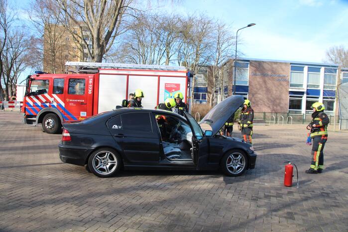 Omstanders voorkomen erger bij autobrand