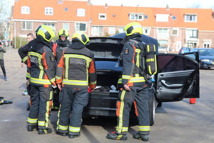 Omstanders voorkomen erger bij autobrand